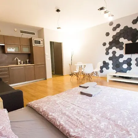 Happy - Just In Center Apartment
