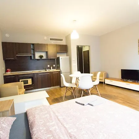 Apartment Happy - Just In Center