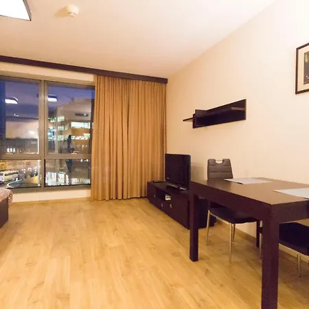 Apartment Happy - Just In Center